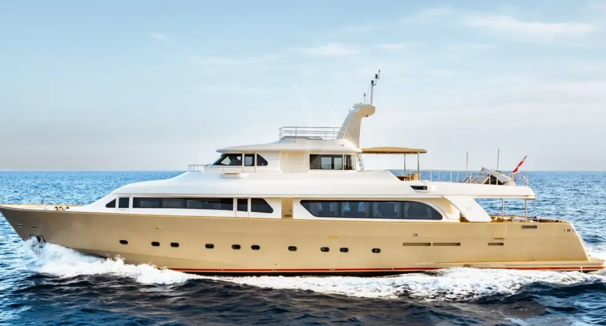 Luxury Yacht Upholstery for Elegant Comfort and Beautiful Yacht Style